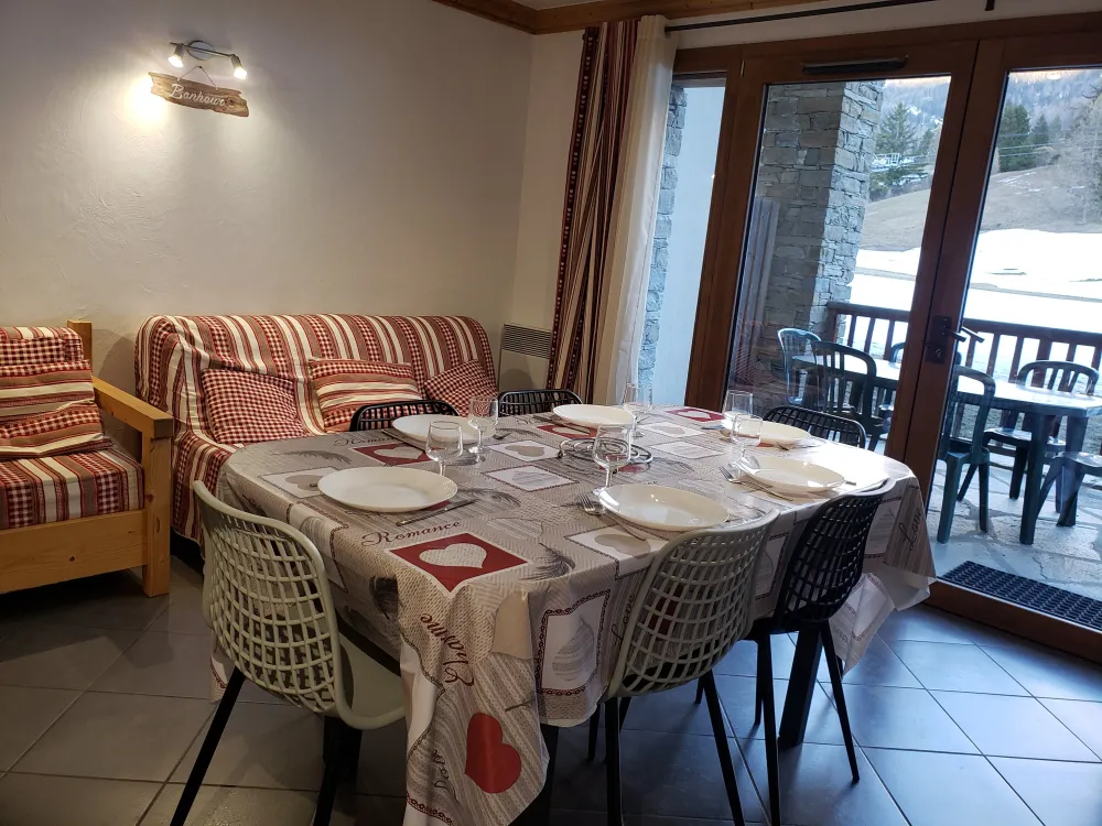 Appartement 6-7p un vrai pied de piste hiver et pleine verdure l'été