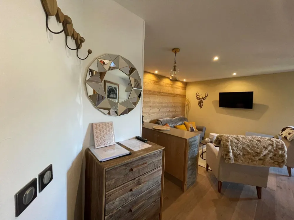 Entrée avec porte manteaux et miroir design
