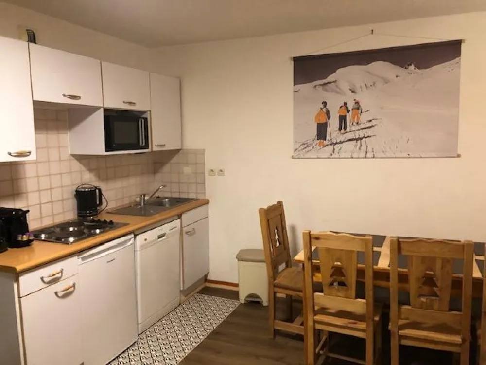 Aux pieds des pistes - 2 pièces cabine 6 personnes - parking  couvert - ref dbl53