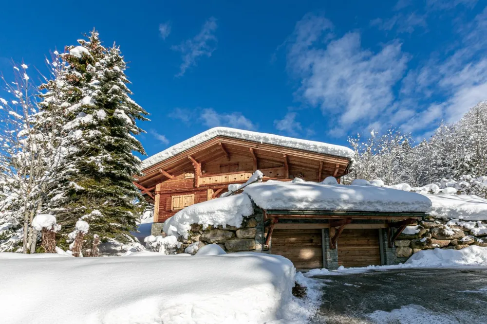 Exterior chalet in winter