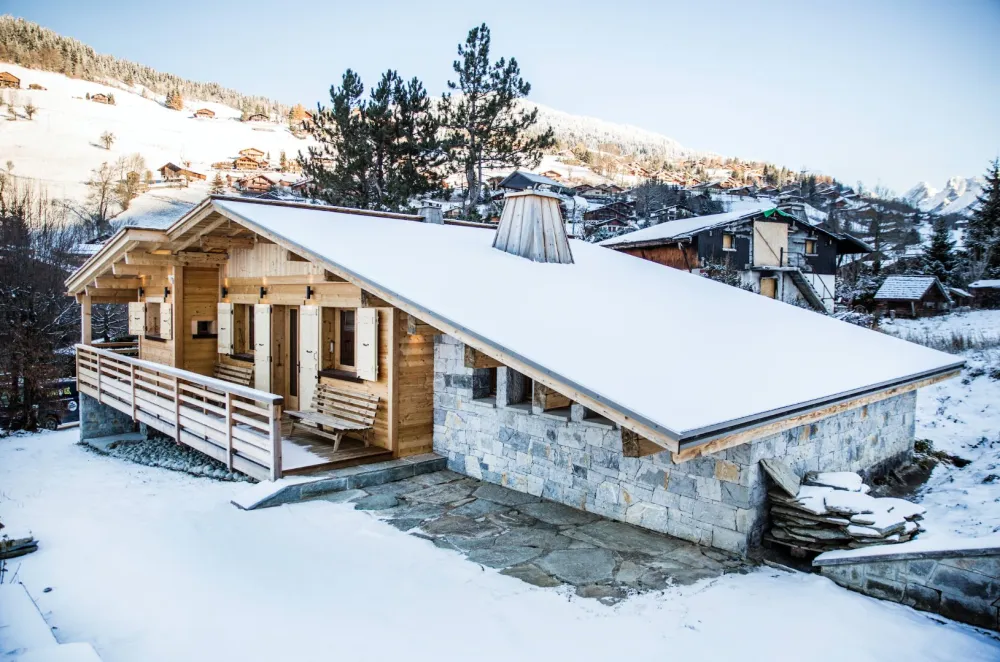 Chalet seen from the outside winter