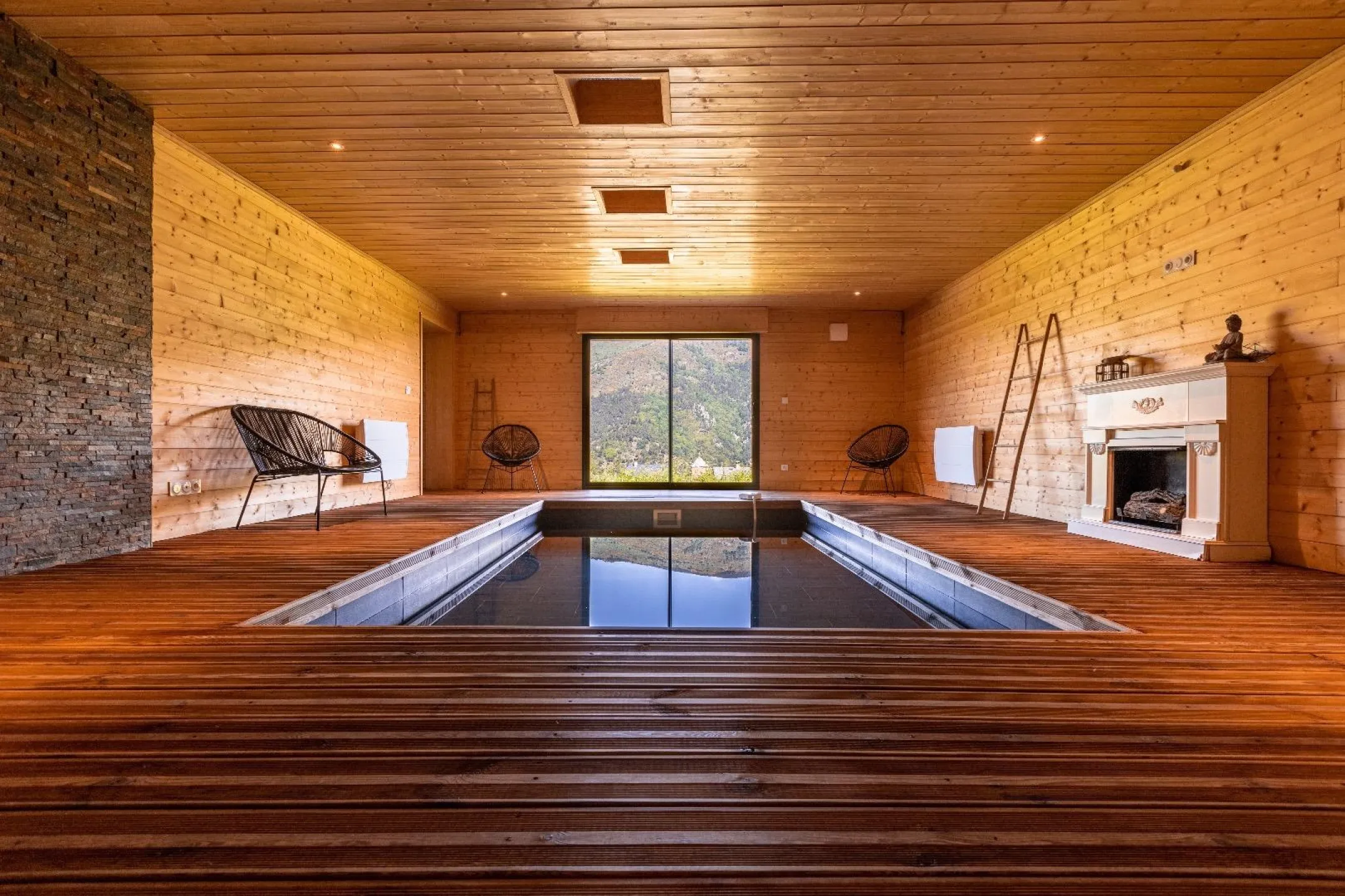 Chalet piscine intérieure chauffée