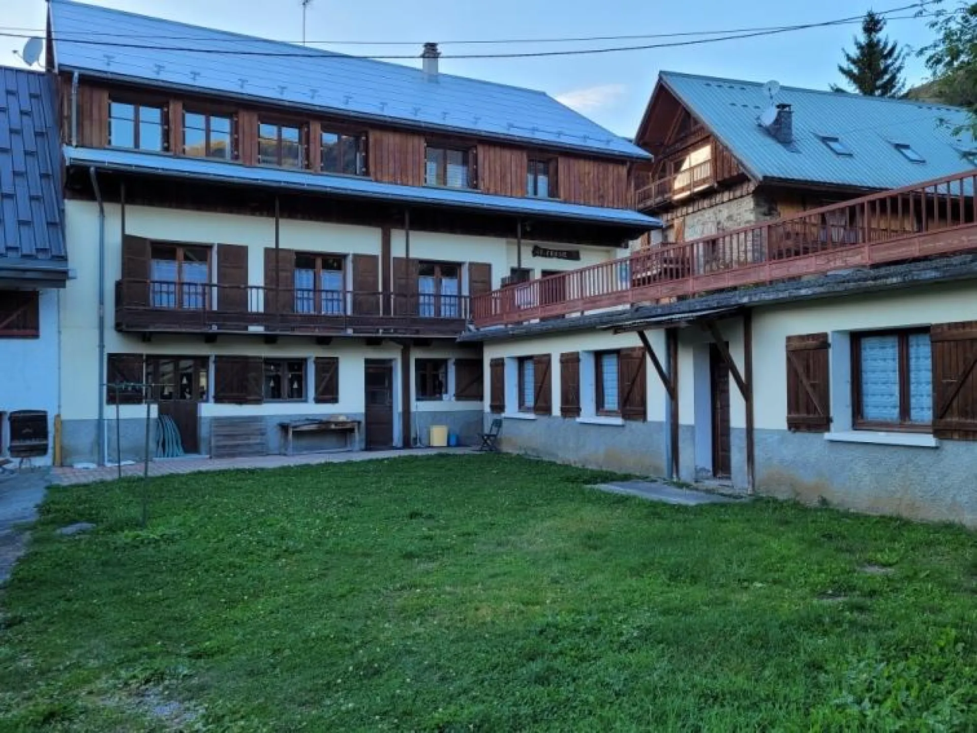 Vue globale du gîte avec l espace exterieur