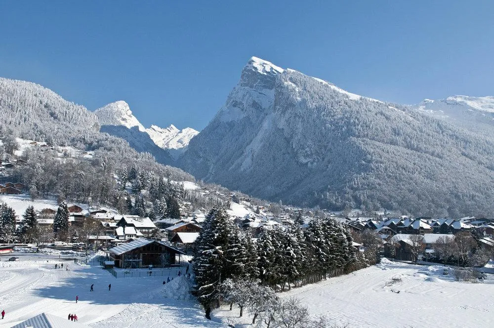 Beauté de la vallée du Giffre en hiver