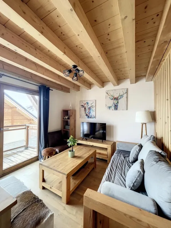 Living room with south exposure and great view on the Aiguilles D'Arves.