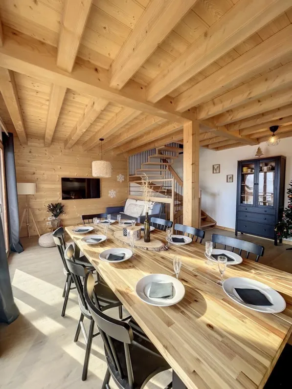Dining room with south exposure and great view on the Aiguilles D'Arves.