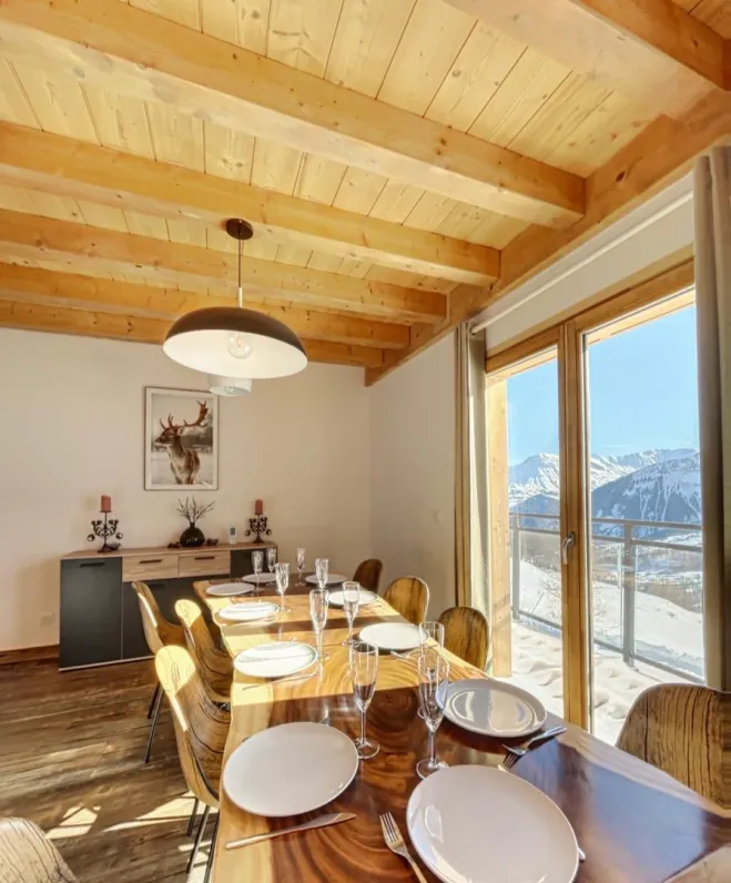 Dining room with south exposure on the Aiguilles D'Arves.