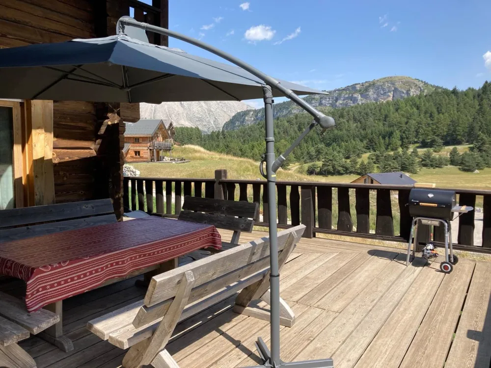 Une grande terrasse, pour de grands repas conviviaux , surtout l’été 
