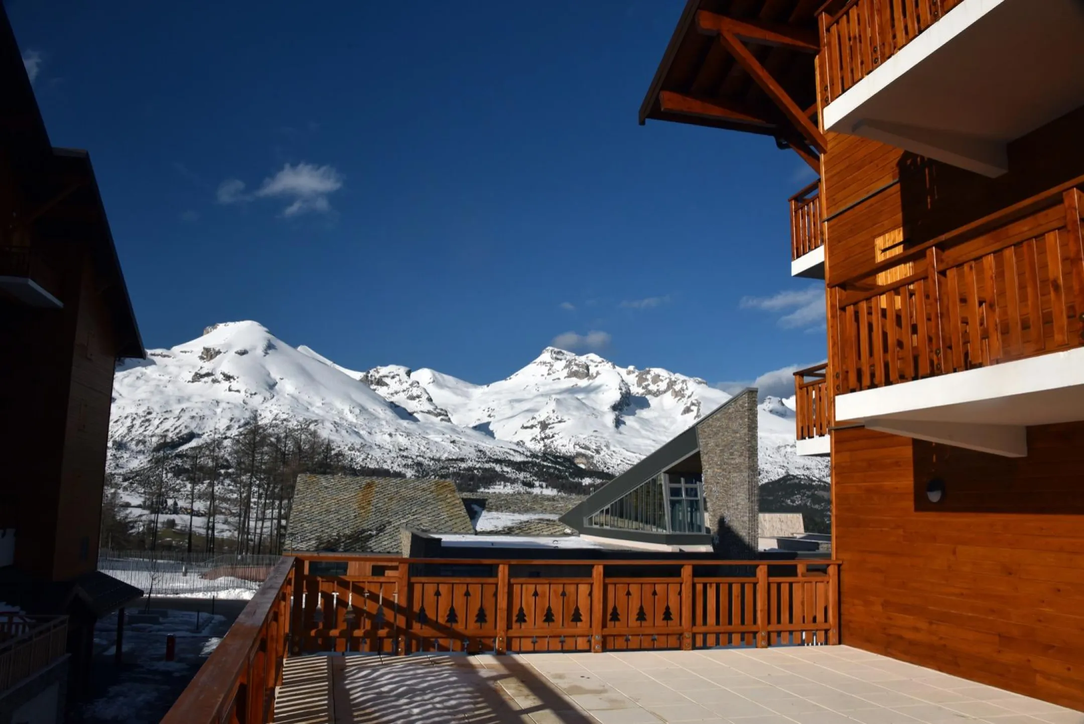 The large 40 m2 terrace, facing south in spring season