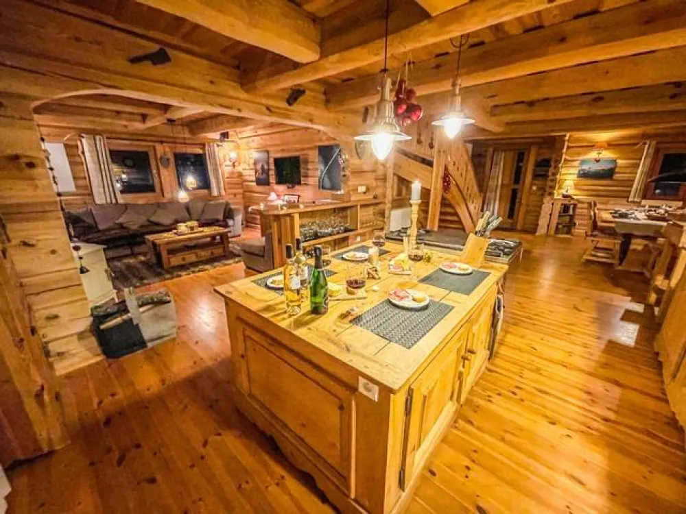 Grand séjour avec cuisine ouverte pour des moments conviviaux !