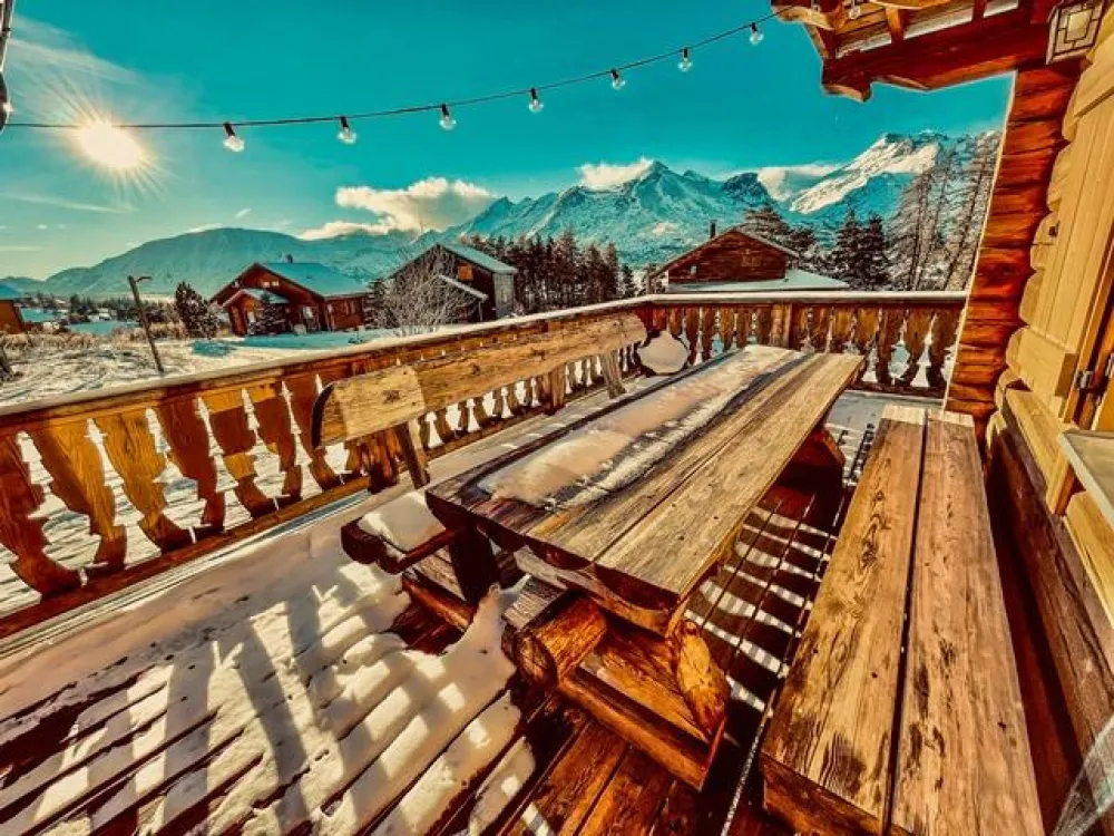 Terrasse agréable avec vue panoramique pour vos repas en famille ou entre amis