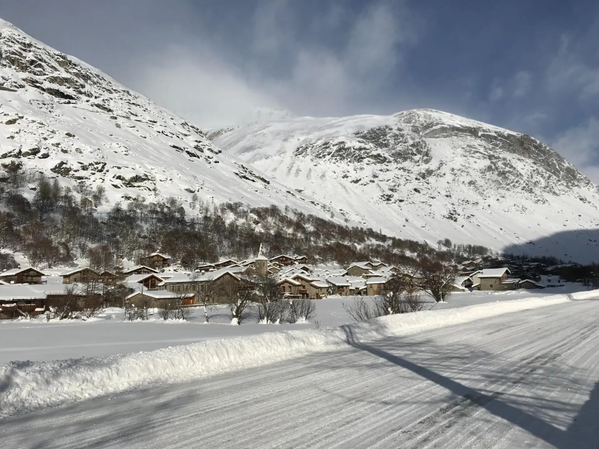 Entrée du village de Bonneval sur Arc.