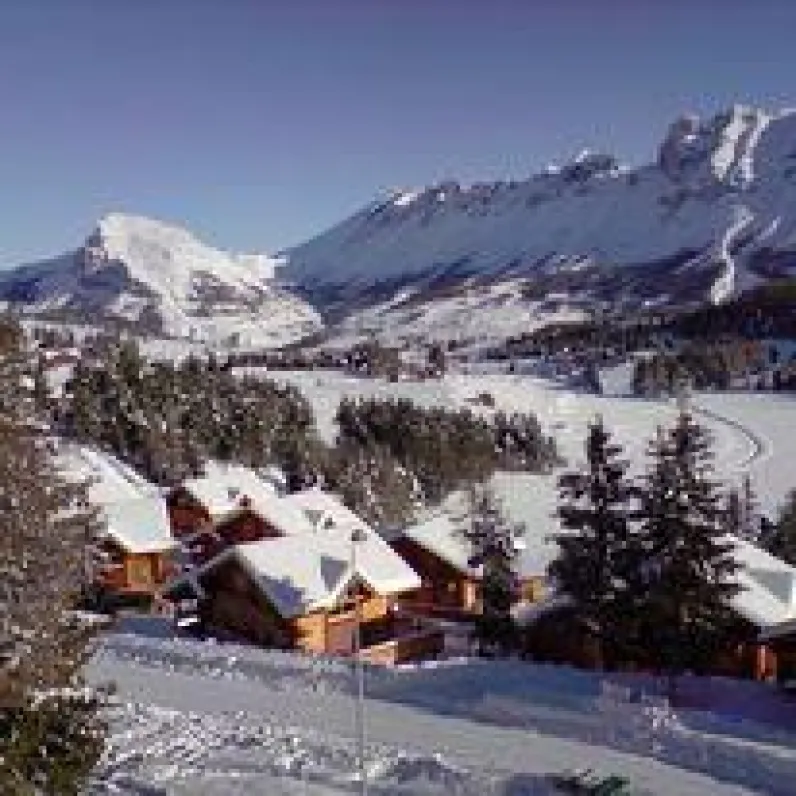 Au calme avec vue sur les montagnes environnantes