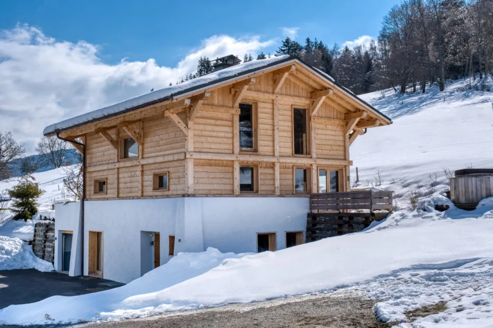 Wooden chalet in wool and organic paint