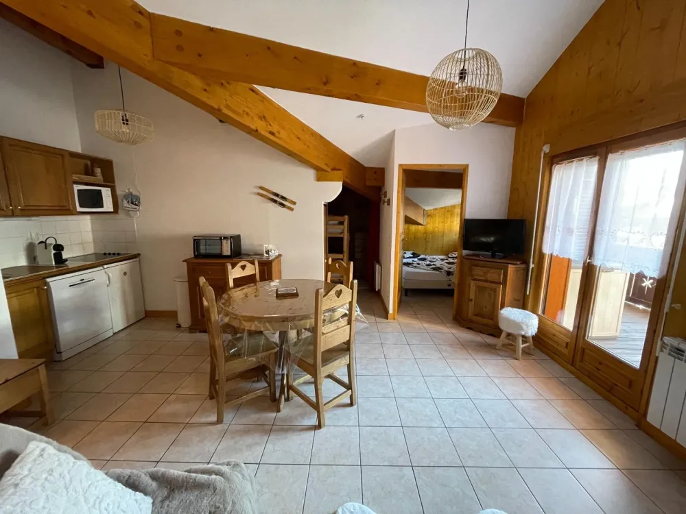 Séjour, Cuisine, accès aux 2 chambres