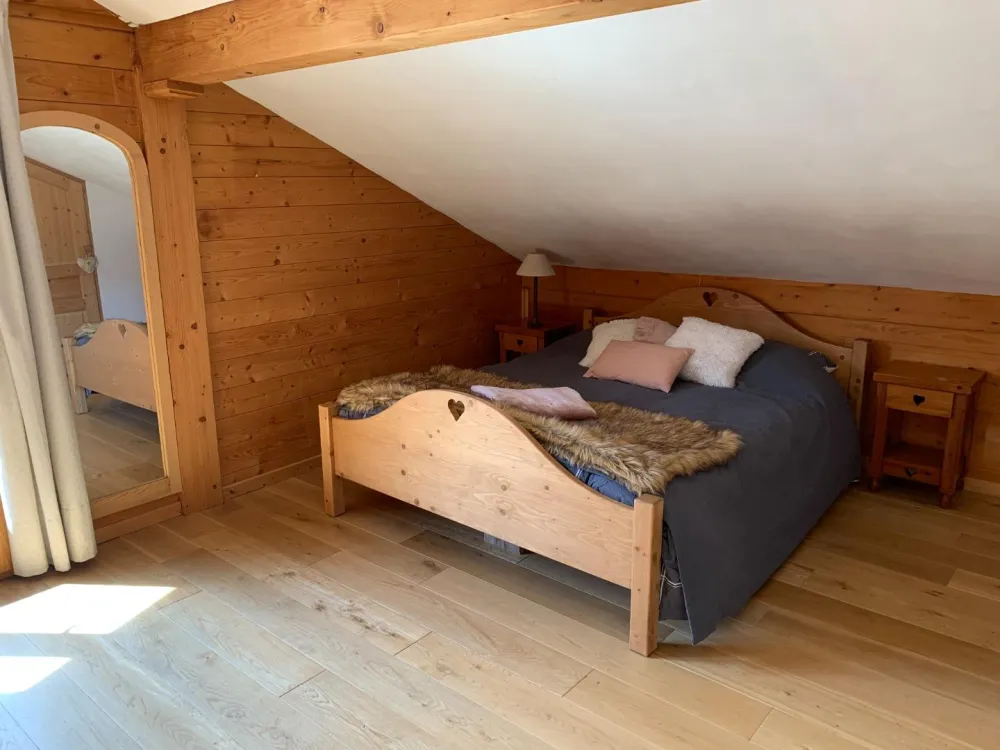 Bedroom 1 - level 1 - king size bed