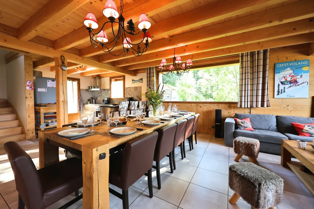 Séjour, salon, table à dîner, cuisine et billard
