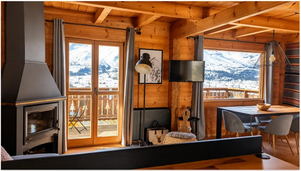 Grand chalet en bois avec vue splendide