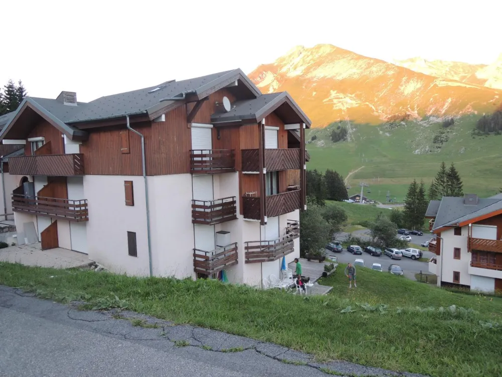 Vue sur la montagne ensoleillée l'été
ETE