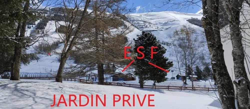 ESF A 10 M DE LA RESIDENCE PIED DU JARDIN - Retour skis aux pieds -
