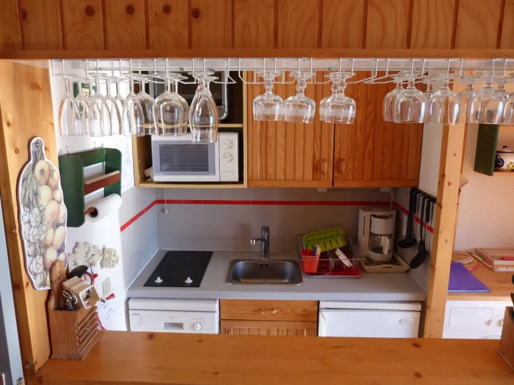 La kitchenette et le bar.