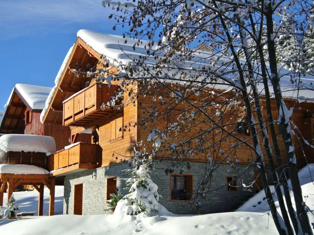 Le chalet Robin (la location correspond au niveau avec parement en pierres).