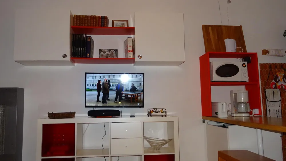 Rangement autour de la télévision