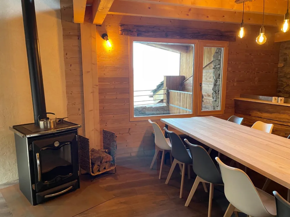 Coin repas avec vue sur le Fort du Télégraphe