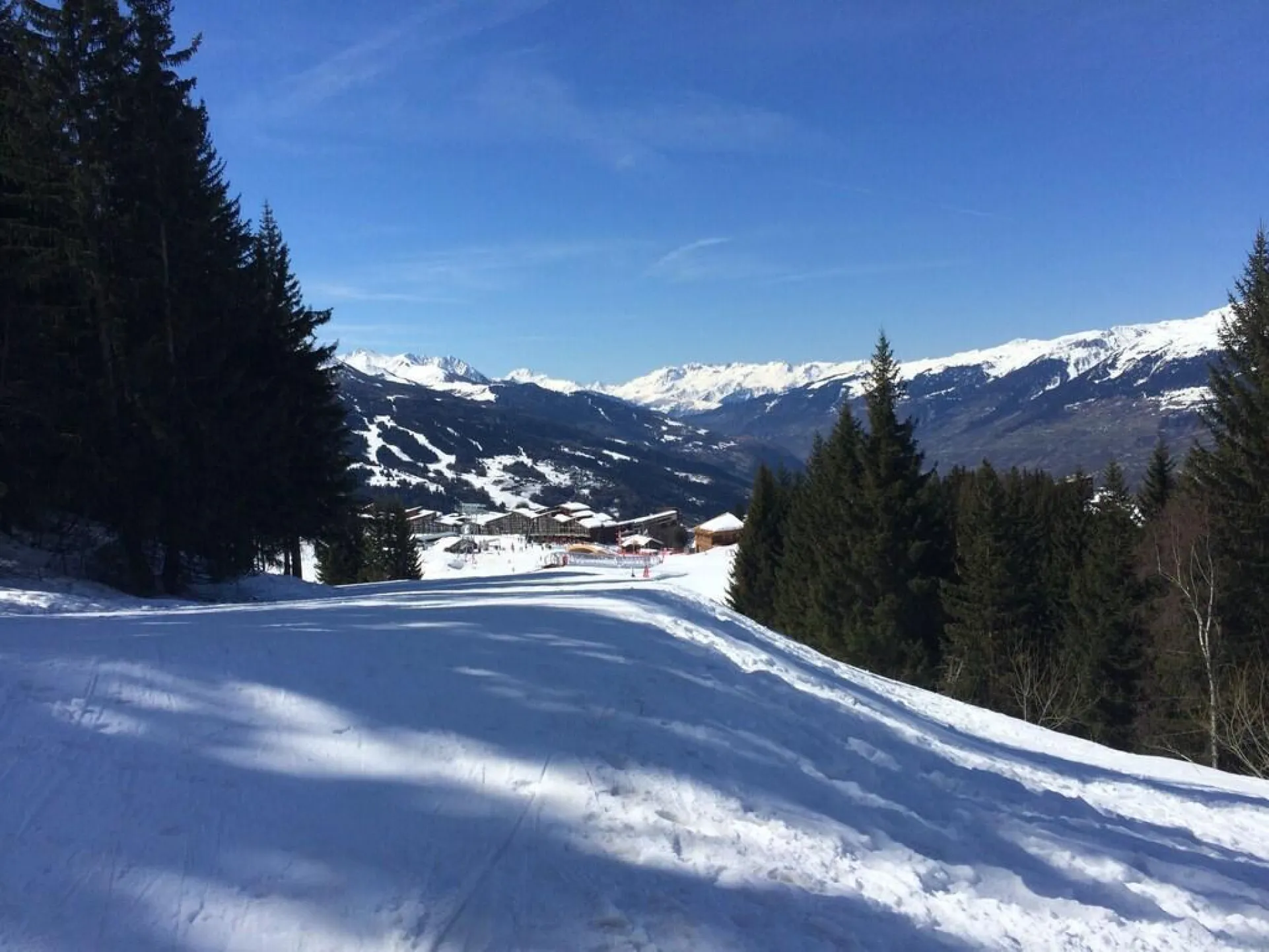 Départ et retours skis aux pieds