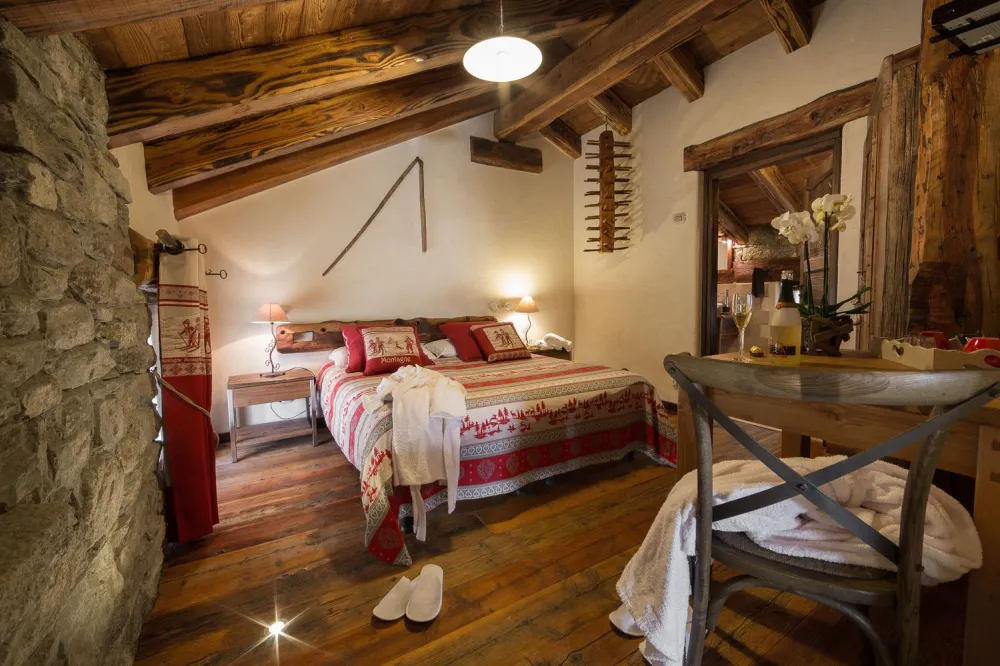 La maison d'antan , chalet charmant dans petit pays de montagne.