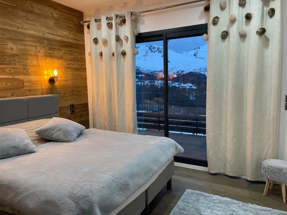 une chambre double lit 160/200 
