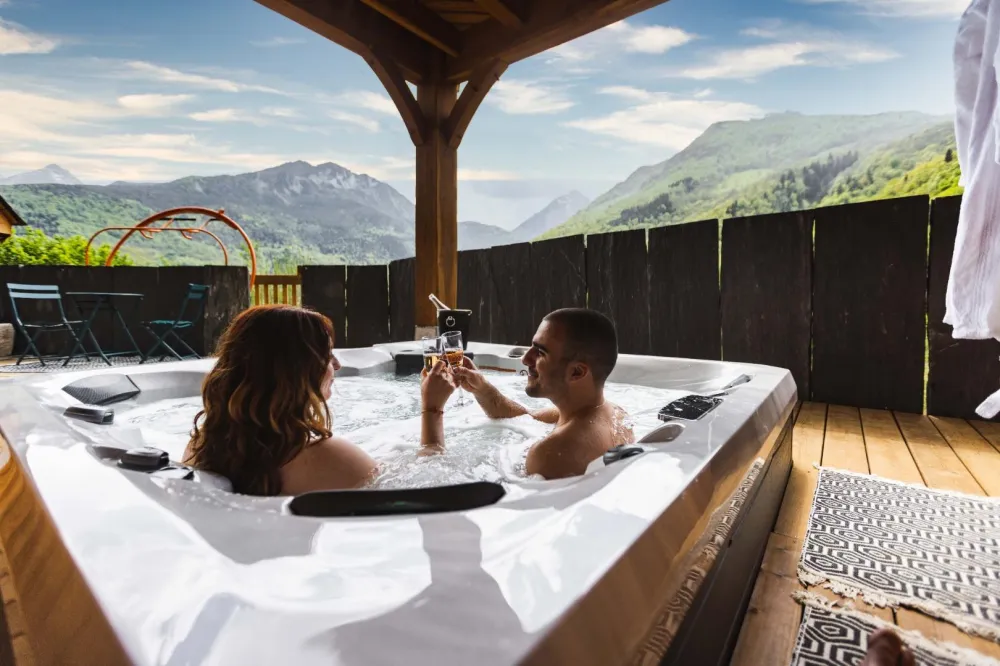 Jacuzzi et vue sur les sommets.