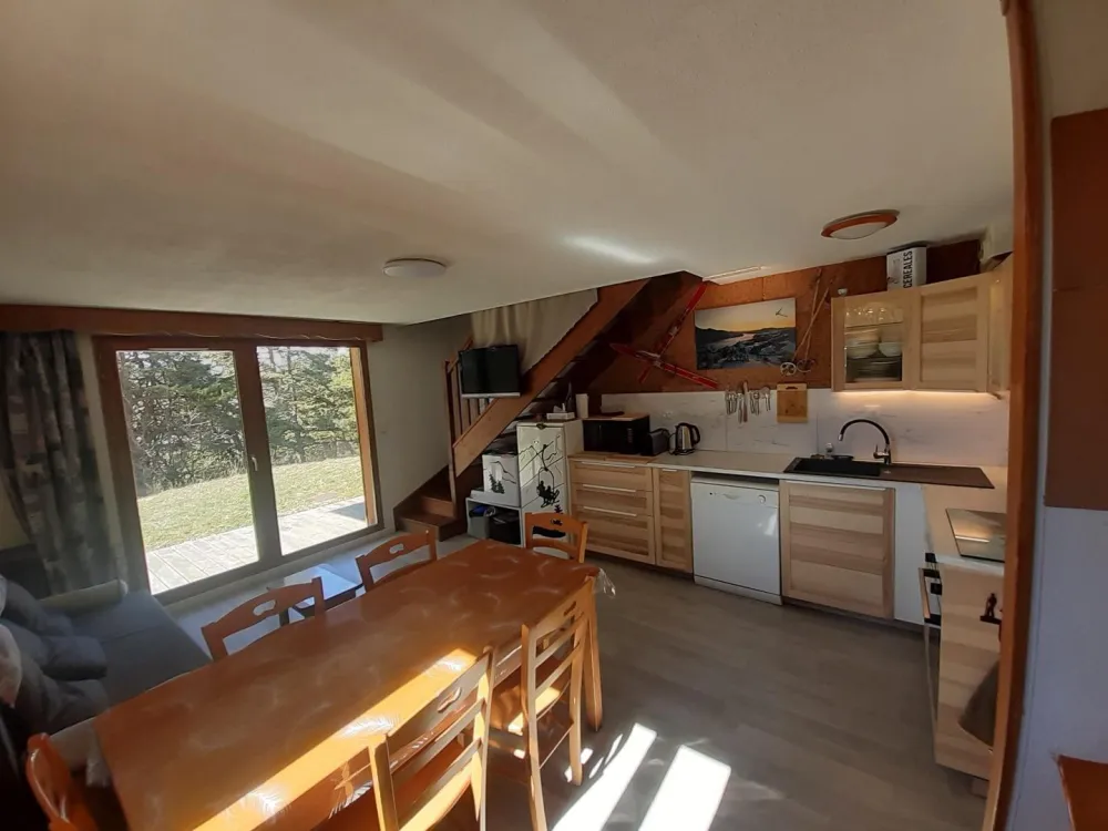 pièce à vivre , avec cuisine , salon , salle à manger
