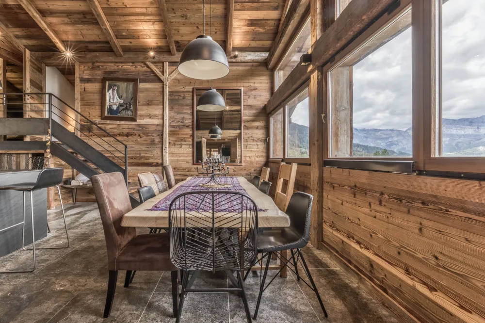 Breathtaking views onto the Mont-Blanc and Fiz mountain ranges