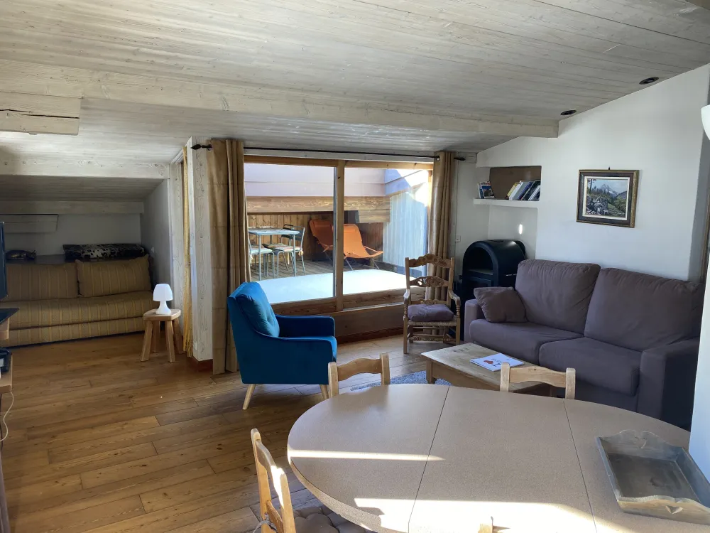 leaving room and dining area
