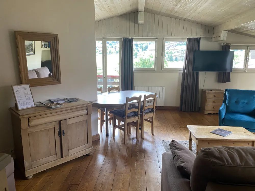 Leaving room and dining area