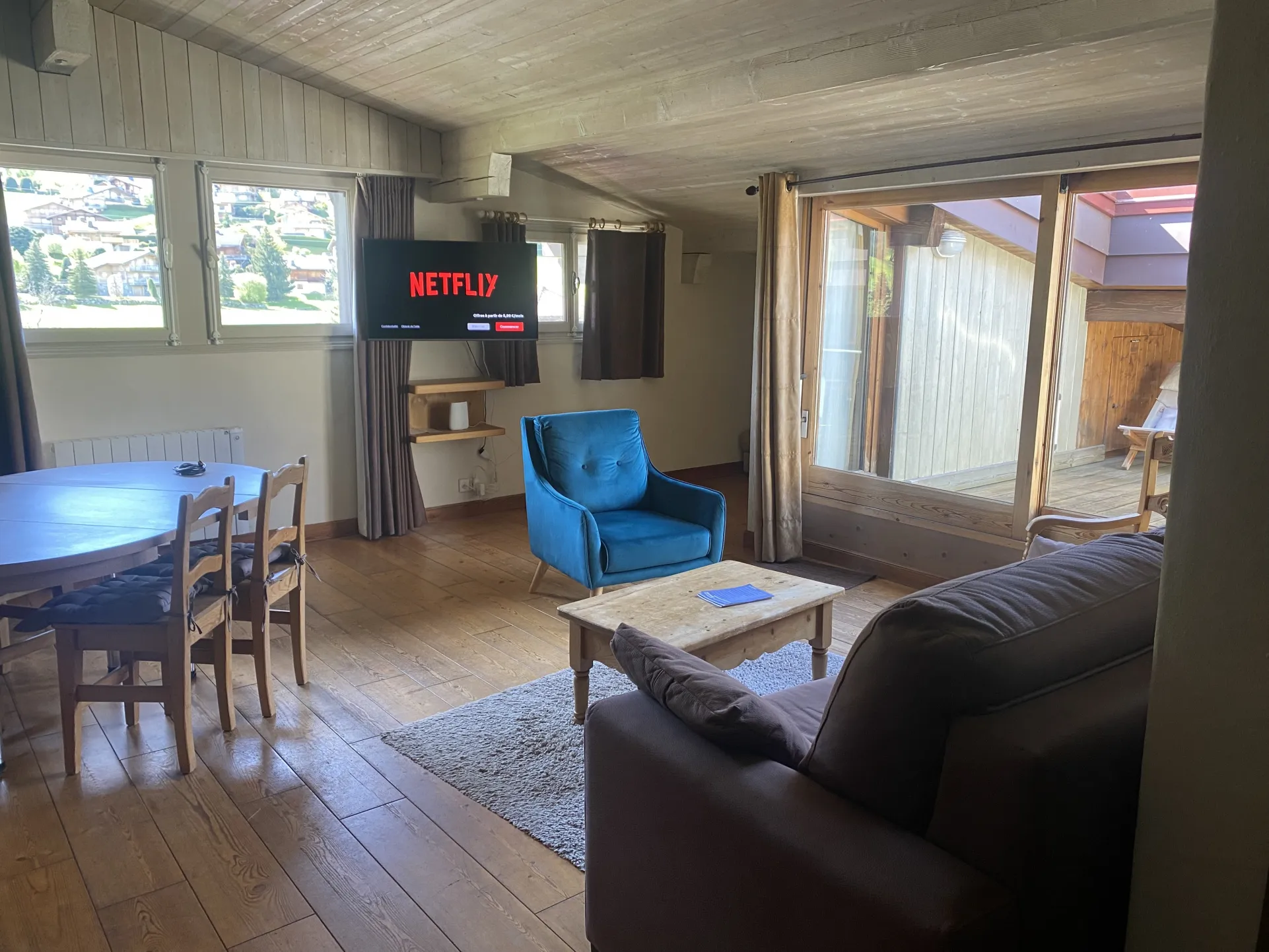 Leaving room and dining Area
