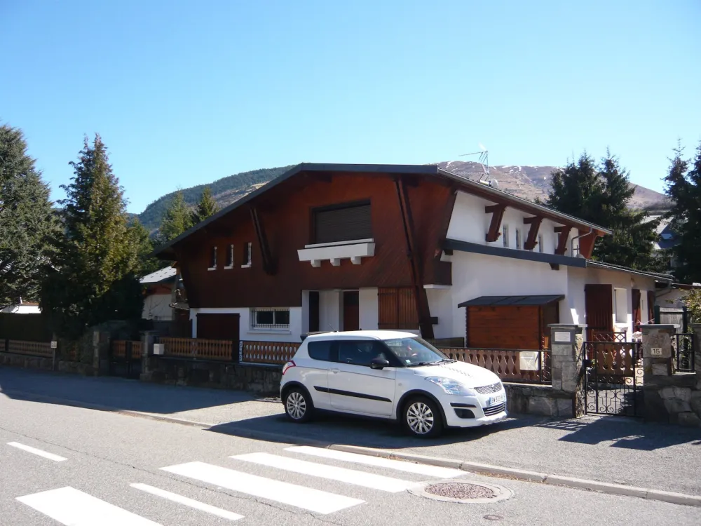 VUE CHALET ET APPARTEMENT SUR LA DROITE