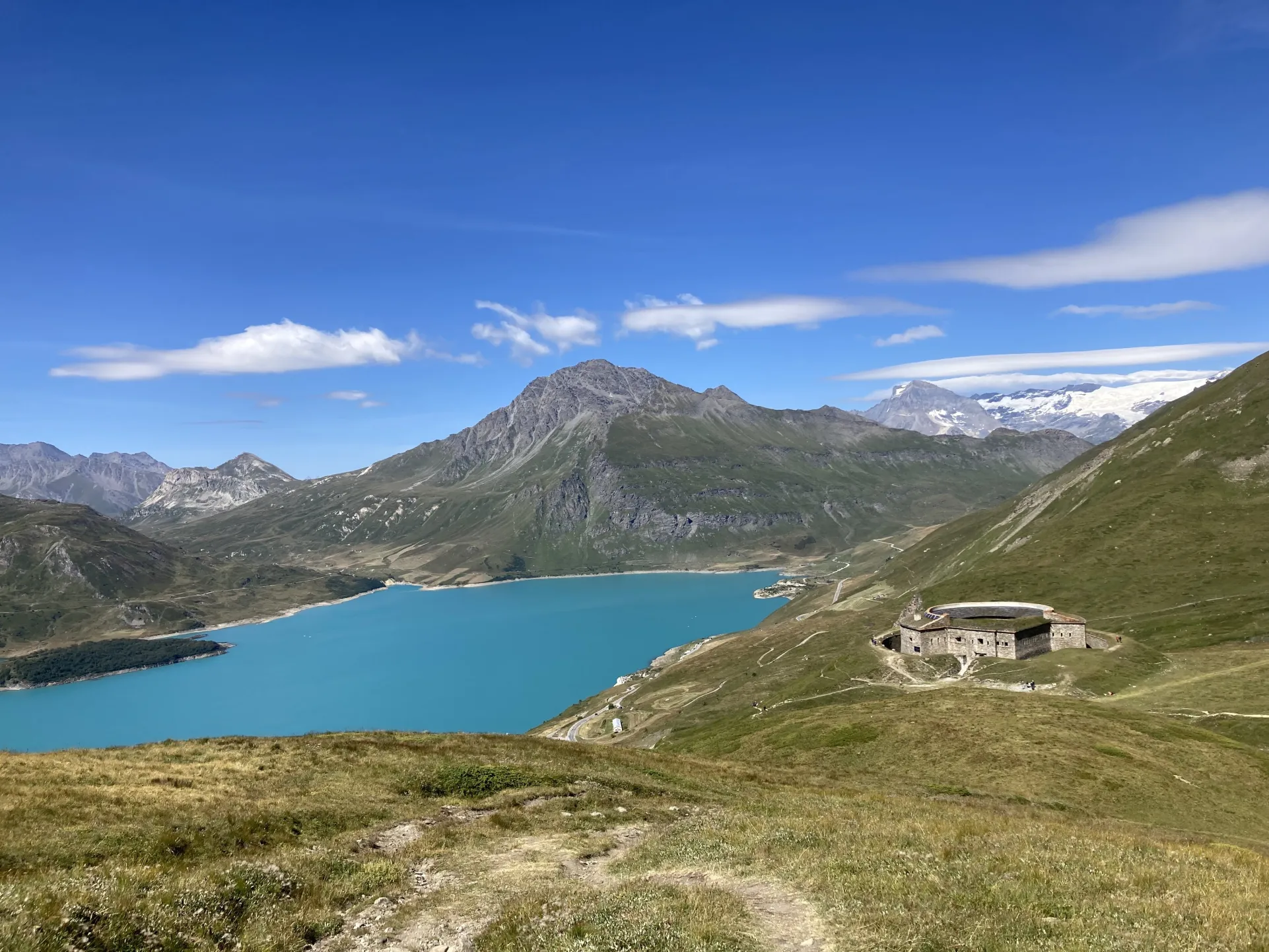 Toute l'année des paysages idylliques.
Activités diverses possibles : randonnées, vélos, tir à l'arc, parapente, luge d'été...