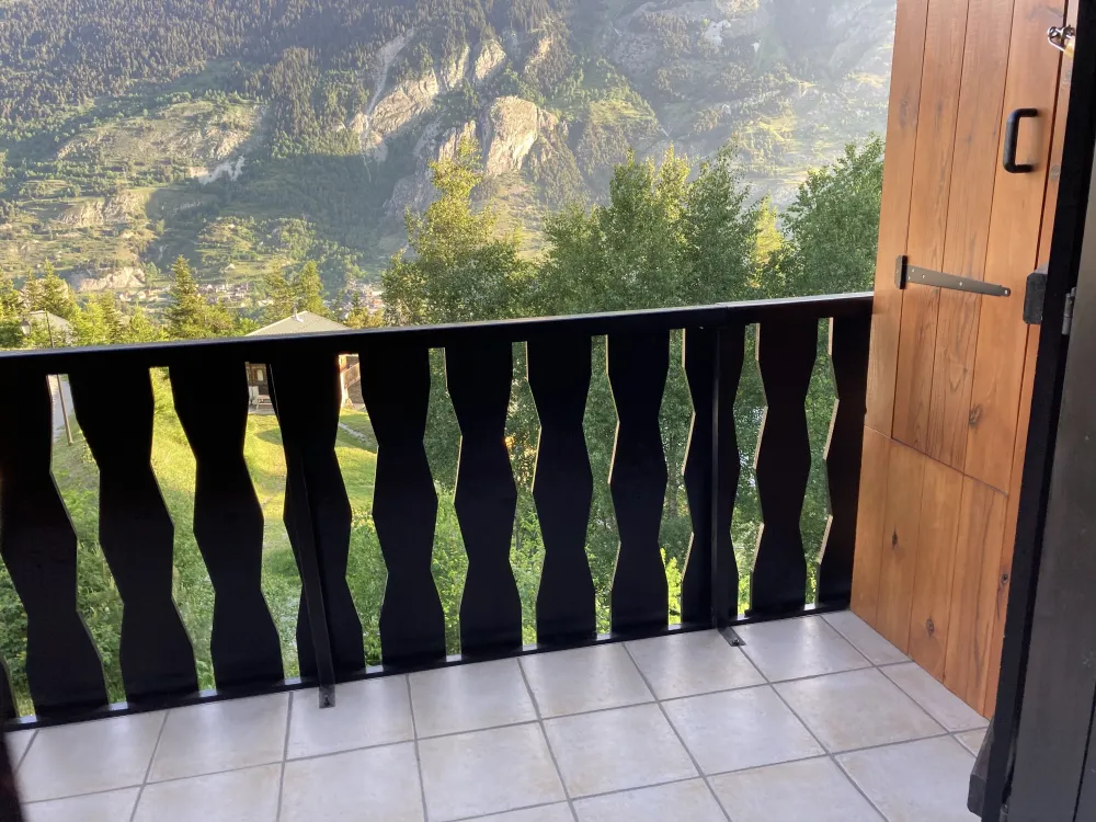 Le Balcon