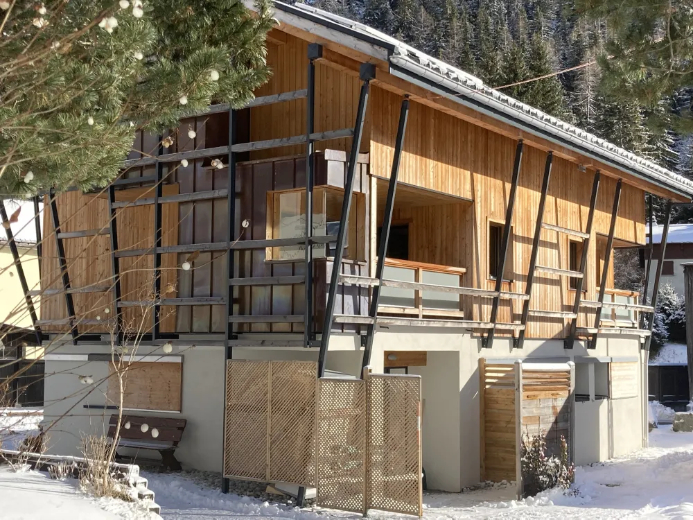 TRES GRAND CHALET 210M² EN LOCATION 4 étoiles 12 PERSONNES 2 MINUTES AU PIED TELECABINE PISTES DE SKI DOMAINE VALLORCINE LE TOUR et JUSTE A 10 MINUTES DU DOMAINE DE SKI LOGNAN LES GRANDS MONTETS A ARGENTIERE ACCESSIBLE EN TRAIN GRATUIT 15 MINUTES ou 10 MI