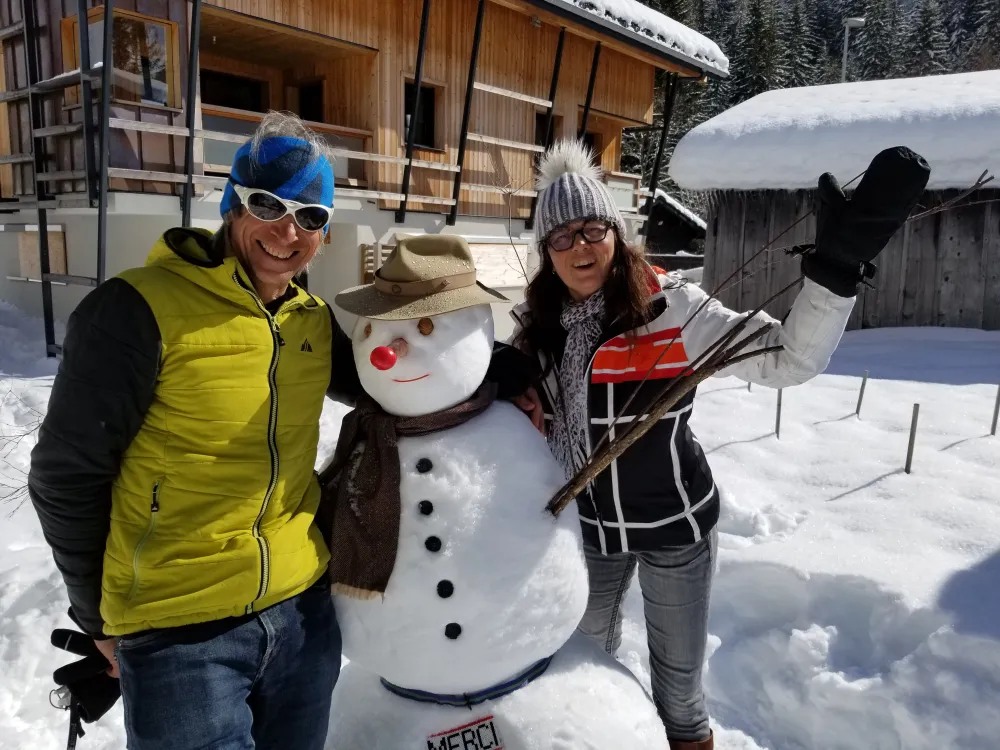LES PROPRIETAIRES DE L'HEBERGEMENT MEUBLE DE TOURISME SONT DES PROFESSIONNELS DE LA MONTAGNE HABITANT DE LA VALLEE DE CHAMONIX DEPUIS PLUS DE 30 ANS POUR VOUS FOURNIR BEAUCOUP D'INFORMATIONS SUR LA VALLEE DE CHAMONIX MONT BLANC AINSI QUE DES PRESTATIONS D
