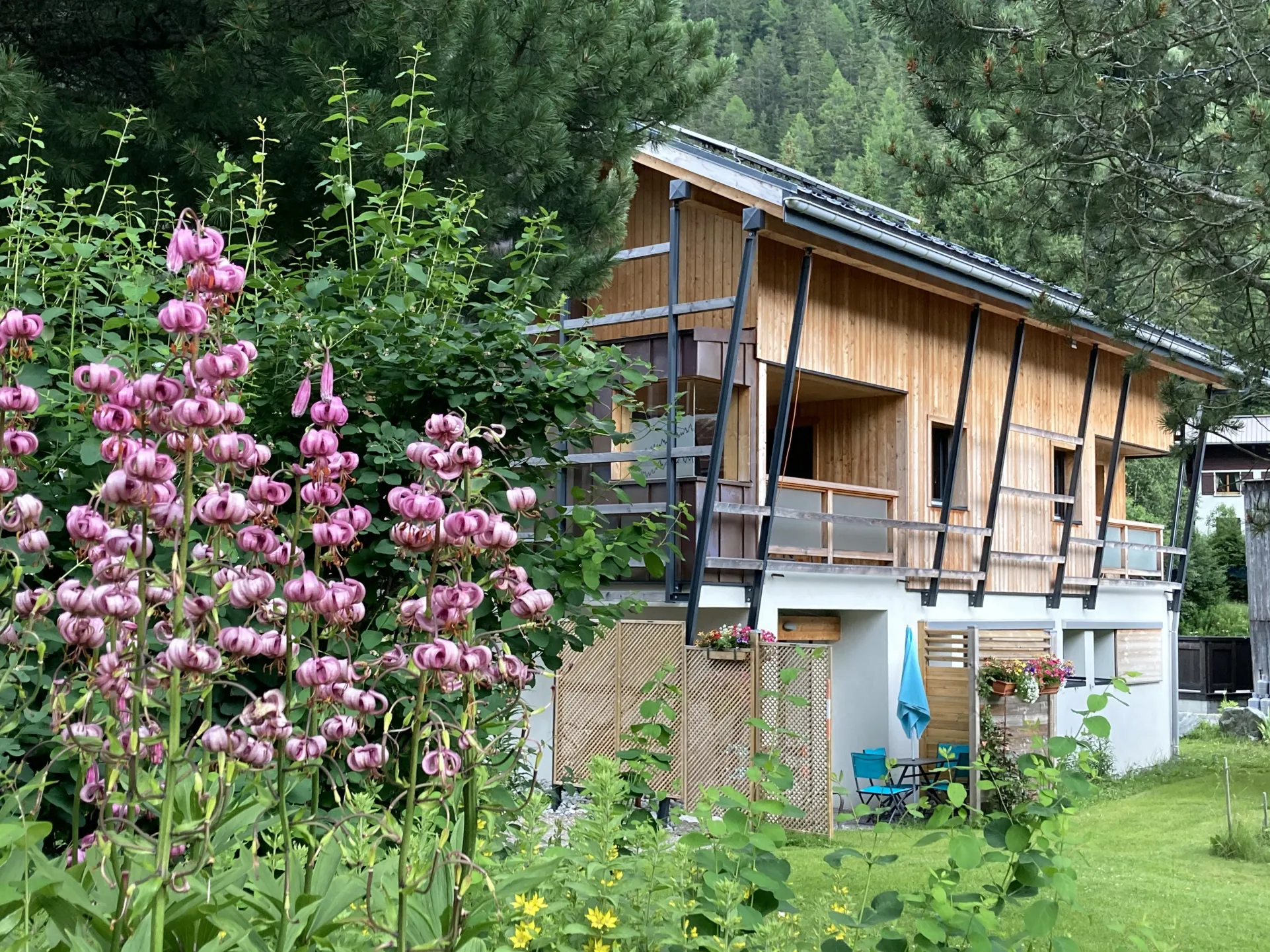 LOCATION ECO CHALET 10/12 PERSONNES 4 CHAMBRES dont 1 DORTOIR VALLORCINE MONT BLANC VALLEE DE CHAMONIX ALPES FRANCAISES JUSTE A COTE DE LA SUISSE ET DE L'ITALIE