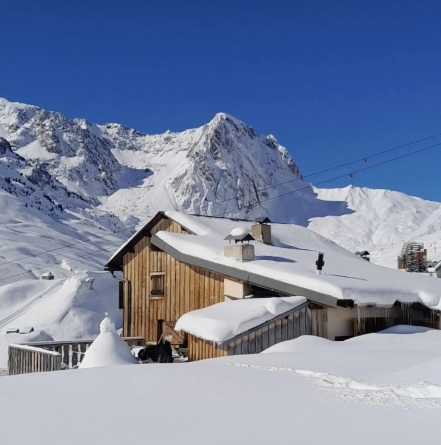 Chalet La Bergerie, 10 personnes, sans vis-à-vis, déco montagne, skis aux pieds
