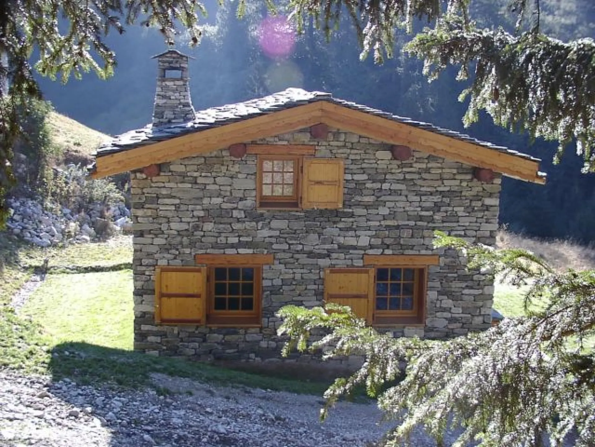 Chalet neuf très confortable situé à 2000 m d'altitude au coeur d'une nature préservée(marmottes, bouquetins, chamois)