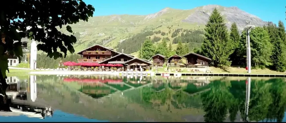 Lac de baignade à l'Etape, restauration, jeux pour enfants
Accès par le chemin ou par la télécabine de la Gorge