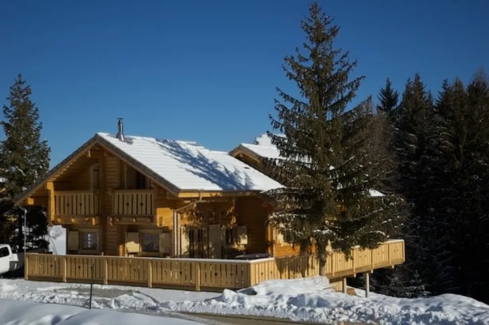 Chalet charmant en bois massif