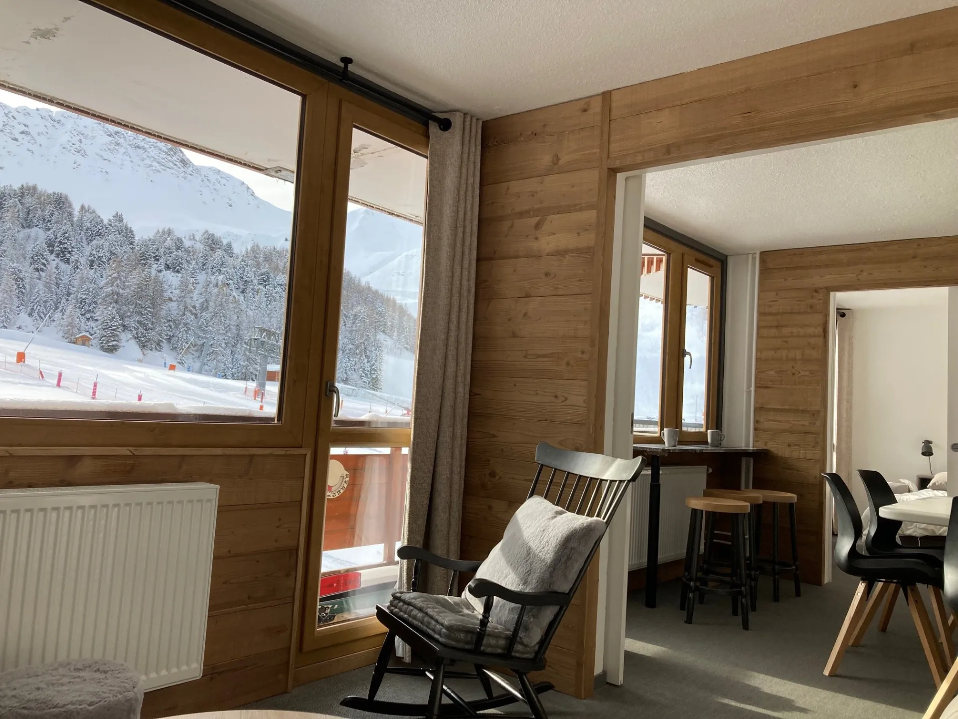Plagne centre - pied des pistes -vue piste - les mélèzes
