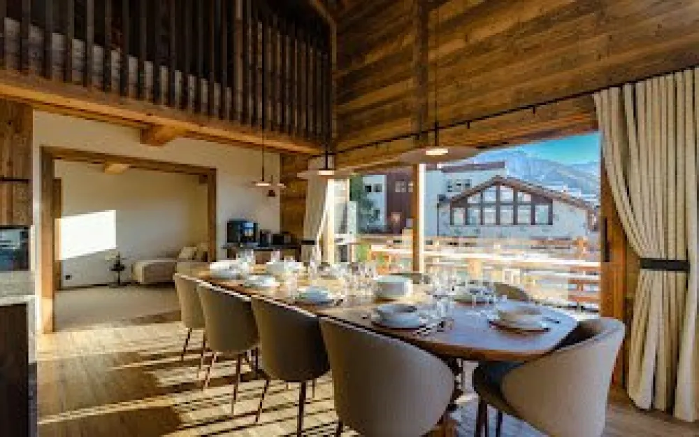 Salle a manger avec des vues imprenable une été comme en hiver