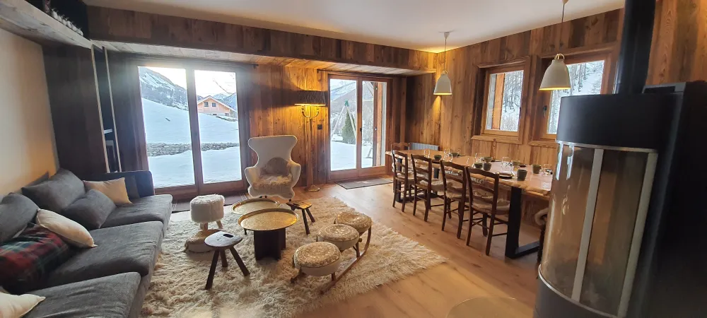 Large living room with a 4 to 5 people sofa, large table for 12 and pellet stove with automatic heat regulator